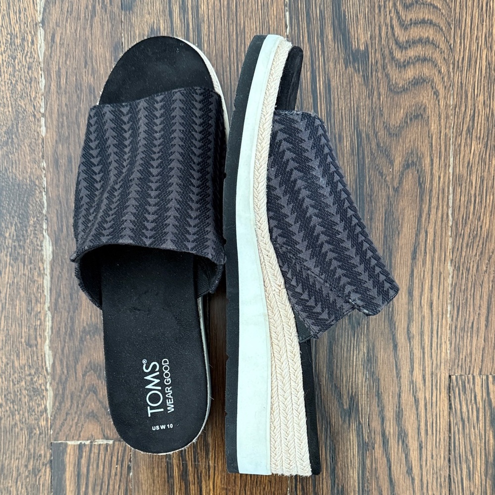 TOMS Women's Black Patterned Slide Sandals